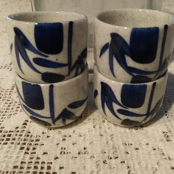 White and Blue Bamboo Japanese Ceramic Sake Bottle and 4 Cups - Picture 4 of 9